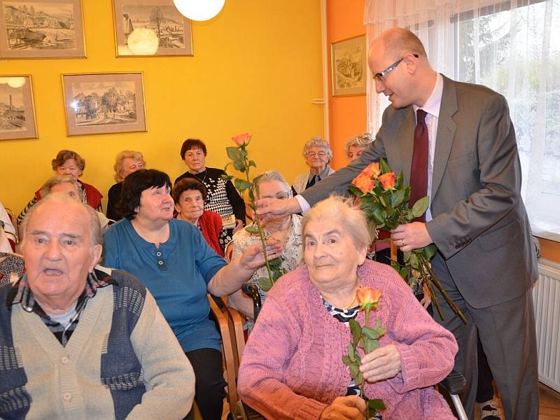 V dopoledních hodinách navštívil premiér ještě Městské středisko sociálních služeb Marie. 