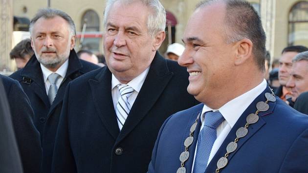 Návštěva prezidenta Miloše Zemana v Náchodě na Masarykově náměstí. 