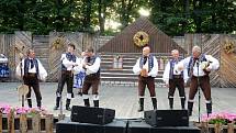 Mezinárodní folklorní festival v Červeném Kostelci.