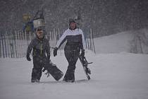 Díky sněhové nadílce se začalo lyžovat i na Janovičkách u Broumova. Naposledy se zde vlek rozběhl v únoru 2019.