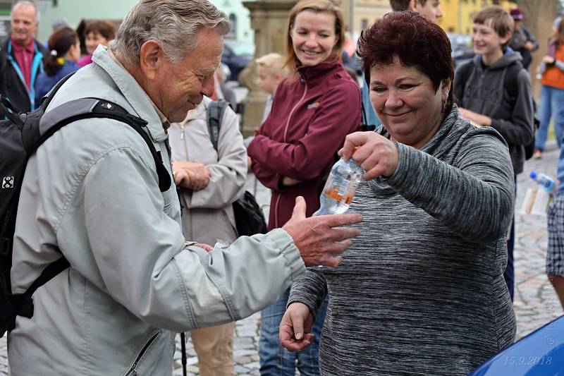 Češi i Poláci se vydali po stezce skřítka Frymbulína.