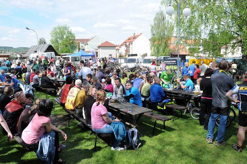 POŘÍČSKÉ TOULKY nalákaly rekordní počet turistů, cyklistů, či koloběžkářů do sluncem zalité přírody. 