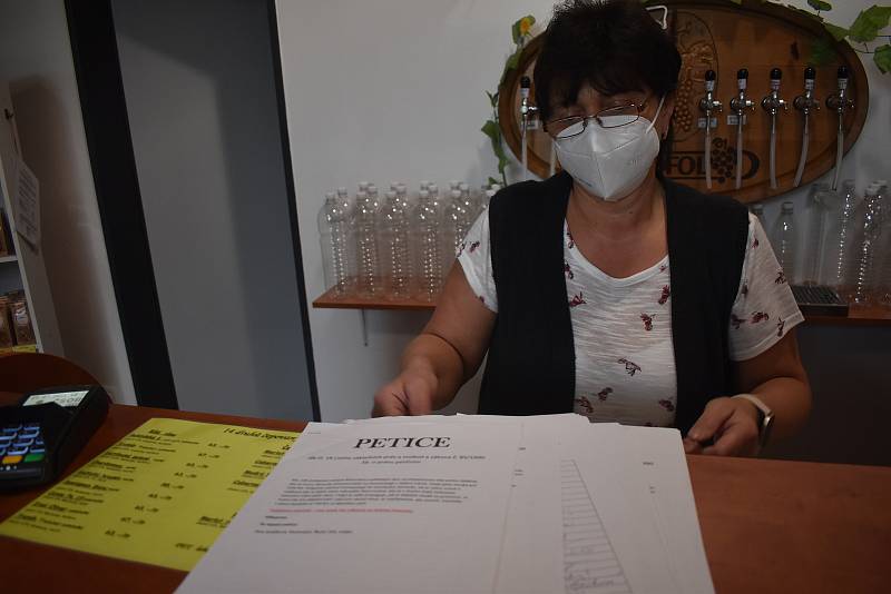 Pod petici za obnovení stomatologické péče se v Meziměstí podepsalo kolem sedmi stovek občanů. Další stovky v ostatních obcích Broumovska, které rovněž trápí nedostatek zubařů.