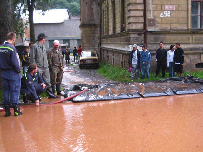 V úterý 31. srpna navečer se Stěnava na Broumovsku vylila ze svého koryta.