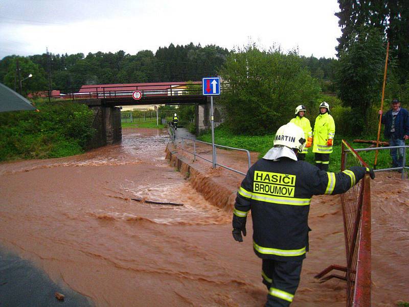 V úterý 31. srpna navečer se Stěnava na Broumovsku vylila ze svého koryta.