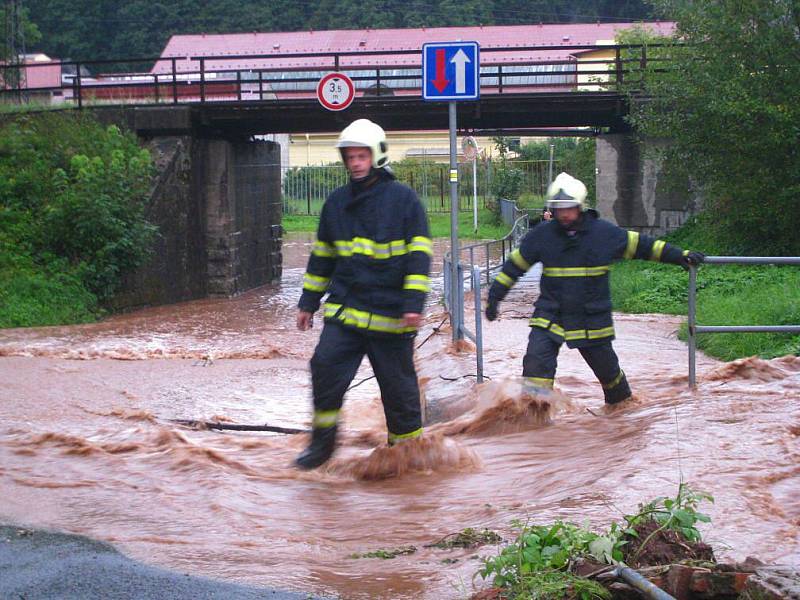 V úterý 31. srpna navečer se Stěnava na Broumovsku vylila ze svého koryta.