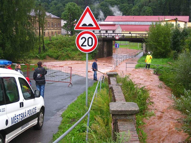 V úterý 31. srpna navečer se Stěnava na Broumovsku vylila ze svého koryta.