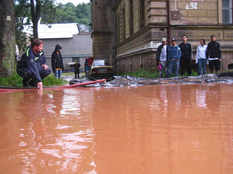 V úterý 31. srpna navečer se Stěnava na Broumovsku vylila ze svého koryta.