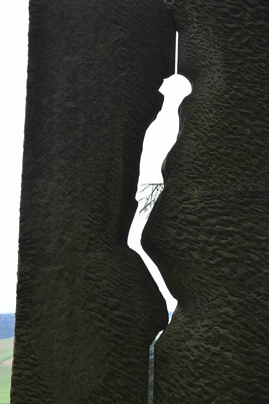 Tragédii na Bukové hoře připomíná památník odhalený a vysvěcený 15. září 2002. Tvoří ho tři samostatné části: stéla na místě zločinu, socha na kraji lesa a pěšina s 23 kameny za oběti, která spojuje obě místa a symbolizuje cestu od tragédie ke smíření.
