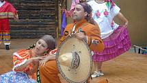 FOLKLORNÍ FESTIVAL  je pastvou pro oči. 