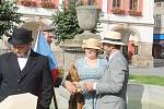 Garden party má bohatou historii. Před 29 lety ji odstartoval návrat účastníků do roku 1931. V dalších letech došli postupně až do doby, kdy se pomalu blížila válka. Do období bojů se nikomu nechtělo, tak se vrátili do roku 1918 a pokračují kupředu.