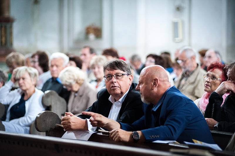 V božanovském kostele sv. Máří Magdalény odstartoval letní hudební festival klasické hudby Za poklady Broumovska. Foto: Jakub Šleis