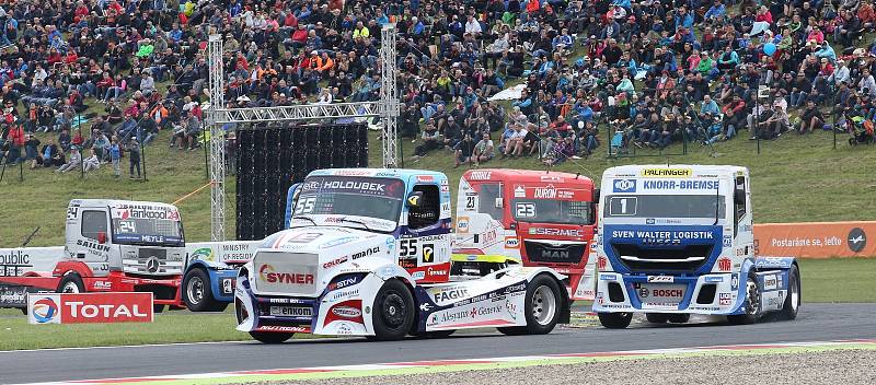 První závod ME tahačů Czech Truck Prix 2017 v neděli vyhrál Adam Lacko ze stáje Buggyra.