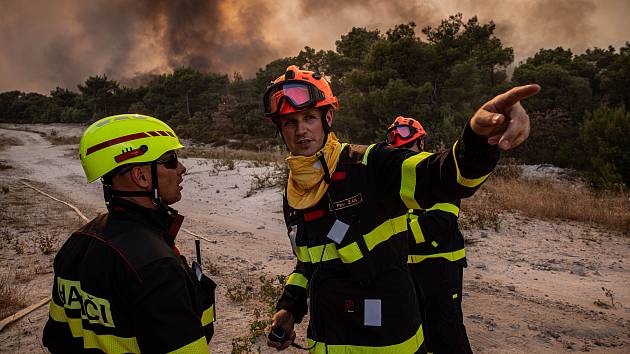 Za sérii snímků lesních požárů, které na přelomu srpna a září zdevastovaly obrovské území Řecka, získal Michal Fanta v rámci soutěže Czech Press Photo ocenění Fotografie měsíce září.