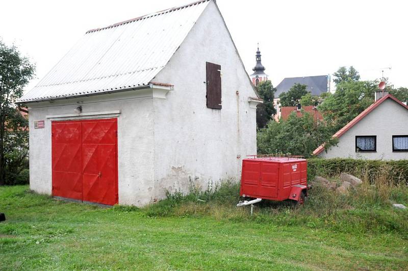 Místní hasiče však hodně trápí špatné zázemí a výbava. 