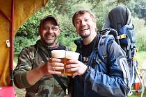 Pivní turisté prošli deset hospod Novoměstskem