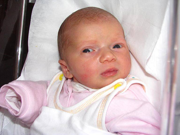 ELLEN ELIZABETH STUPKOVÁ přišla na svět 25. srpna 2009 v 1.50 hod. Po narození vážila 2,99 kg a měřila 50 cm. Domov má s rodiči v Náchodě.