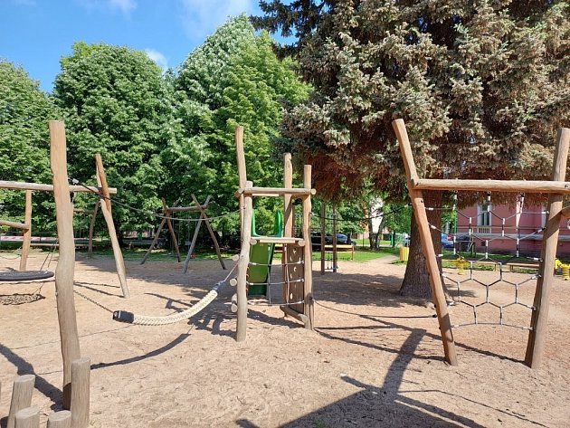 Dětské hřiště v Partyzánské ulici v Jaroměři je otevřené necelý rok.