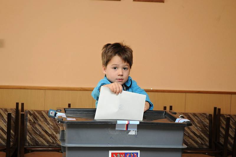 Volby v Červeném Kostelci.