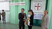 V 16. ročníku prestižní mezinárodní vědomostní soutěže o poháry českého a polského konzula si vedly dobře tři zástupkyně broumovského gymnázia.