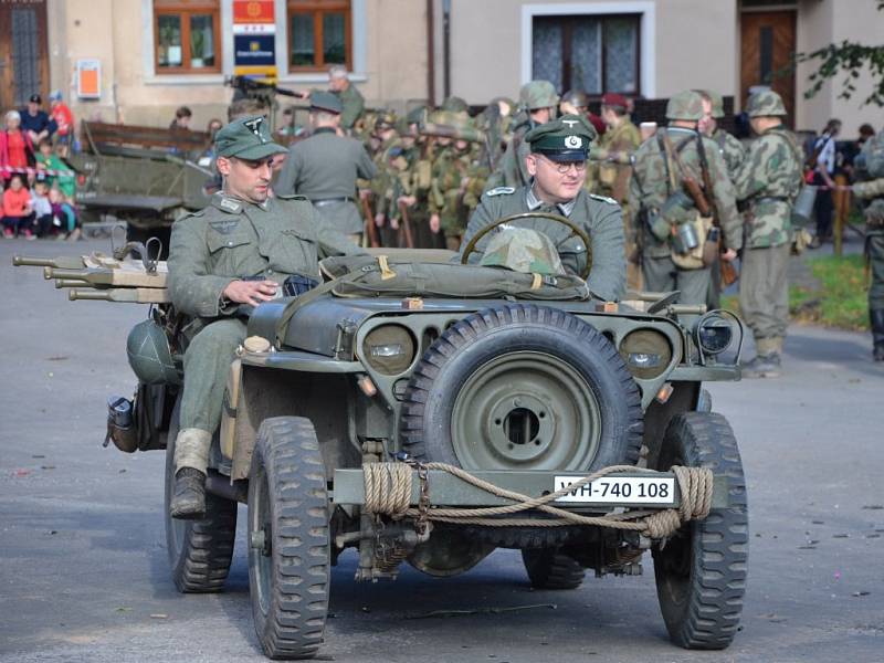 STÁRKOVSKÉ NÁMĚSTÍ se opět po roce proměnilo v bojiště, na kterém se odehrávala „Operace Market Garden“. 