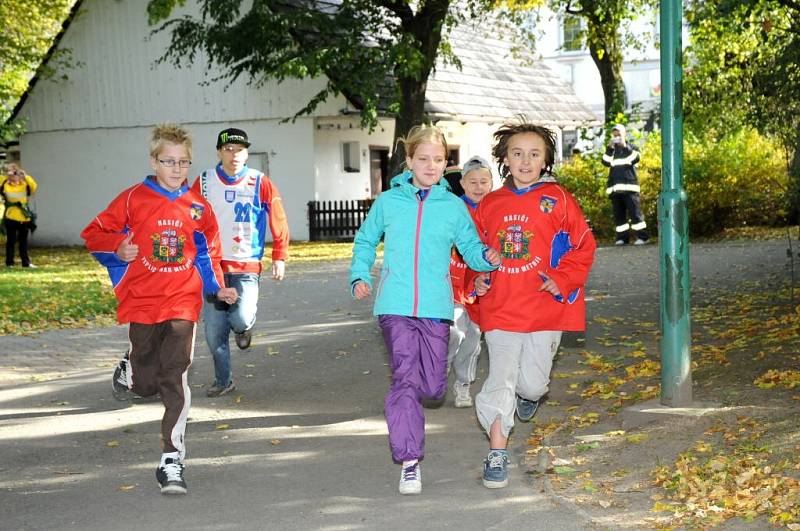 Třináctý ročník oblíbené soutěže mladých hasičů si nenechalo uniknout sedmadvacet pětičlenných hlídek z celého regionu. 