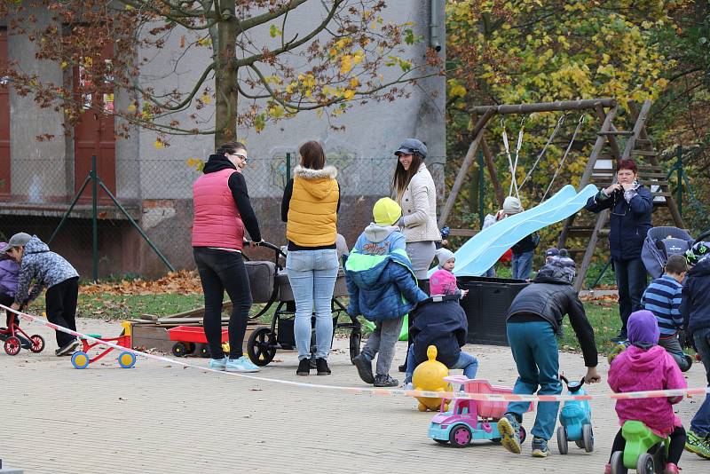 V Centru Walzel v Meziměstí se konal čtvrtý ročník Dýňových slavností, které pořádal spolek Dýně pro broumovské tchýně.