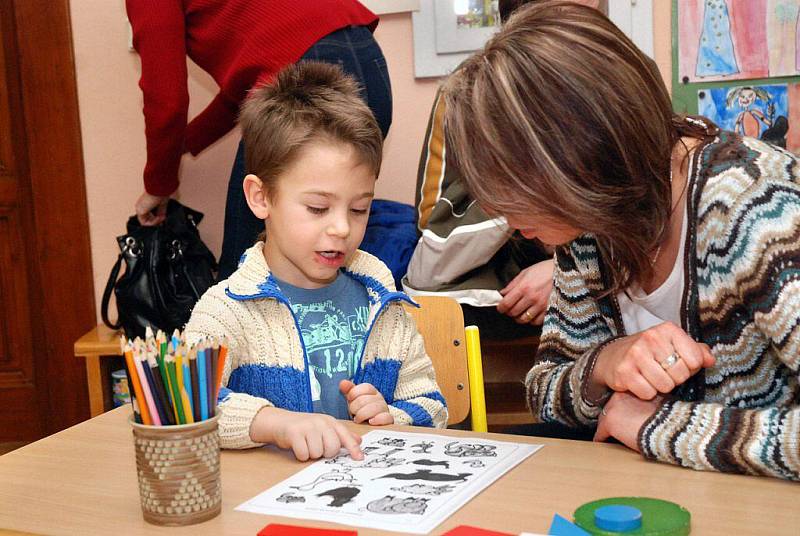 Předškoláci z Velkého Poříčí a okolí přišli předvést své znalosti a šikovnost svým budoucím učitelkám.