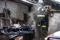 Profesionální hasiči z Náchoda spolu s dobrovolnými hasiči zasahovali ve čtvrtek odpoledne při požáru v kotelně rodinného domu v Ryšavého ulici v Náchodě – Babí. 