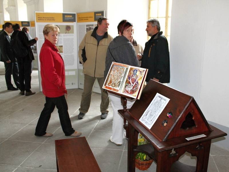 Výstava Via benedictina v městském muzeu v polickém klášteře.