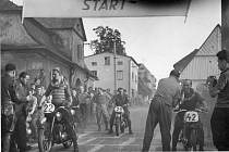 Fotodokumentace závodů pochází z archivu výjimečného a velice úspěšného regionálního jezdce Františka Kociána (1929 -1996)  z Bohdašína.