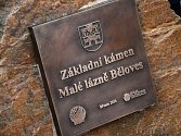 Slavnostním poklepáním základního kamene začala v sobotu 24. března v Náchodě-Bělovsi výstavba Malých lázní.