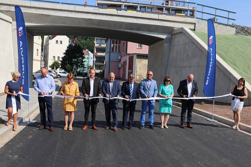 Stavbaři v centru Náchoda dokončili novou „zkratku“.