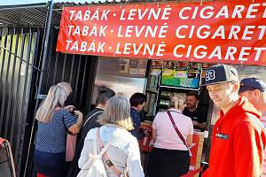 V příhraničním polském městě Kudowa-Zdrój je i mnoho stánků zaměřených na prodej cigaret a tabáku. Ceny jsou nižší než v Čechách.