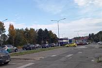 Kolona do Polska před hraničním přechodem v Náchodě - Bělovsi v sobotu 14. října dopoledne.