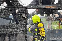 Požár kůlny ve Dvoře Králové nad Labem vznikl od špatné manipulace s nevychladlým popelem z včelařského vybavení.