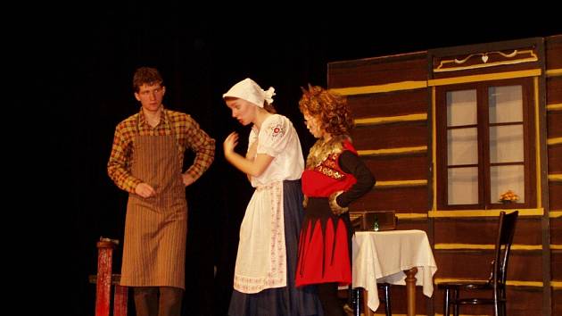 Ženich pro čertici, to je představení českoskalický divadelníků, které zahájí letošní divadelní festival v Červeném Kostelci.