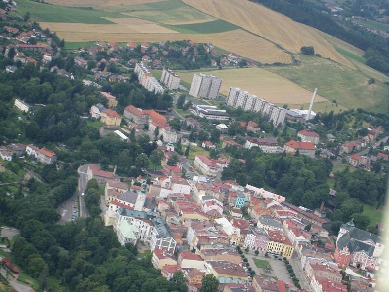 Poslední den mezinárodní přehlídky kluzáku na broumovském letišti.