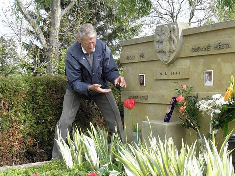 Pietní akt v České Skalici u příležitosti 65. výročí ukončení II. světové války.