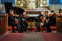 Další koncert festivalu Za poklady Broumovska v sobotu 9. července přivítal v ruprechtickém kostele sv. Jakuba Většího mladého klavíristu Jana Schulmeistera a stálici české kvartetní scény Wihanovo kvarteto.