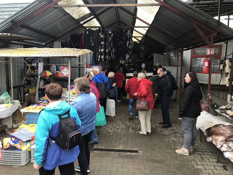 Svatý Václav zavřel obchody, Češi proto vyrazili na nákupy do Polska.