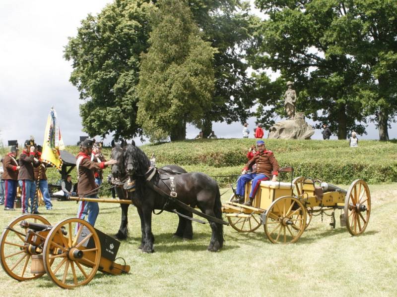  Bitevní ukázku připomínající krvavé události prusko-rakouské války roku 1866, která tehdy silně poznamenala region Náchodska a Hradecka a nesmazatelně se zapsala do zdejších dějin, si v sobotu připomněli ve Vysokově.