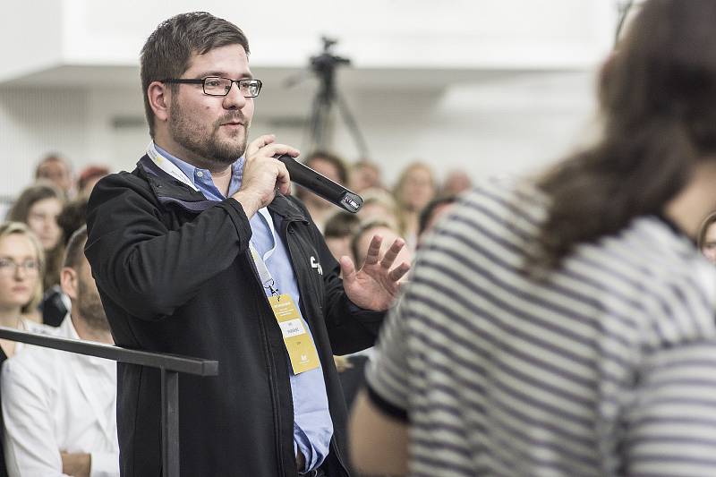 Broumovské diskuse jsou konferencí v prostorách benediktinského kláštera v Broumově.