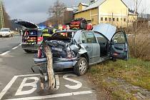 V části obce Žabokrky došlo ke srážce dodávky a osobního automobilu. Zdravotnická záchranná služba měla v péči celkem tři osoby.