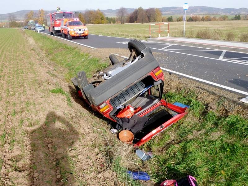 Havárie osobního automobilu u obce Křinice.