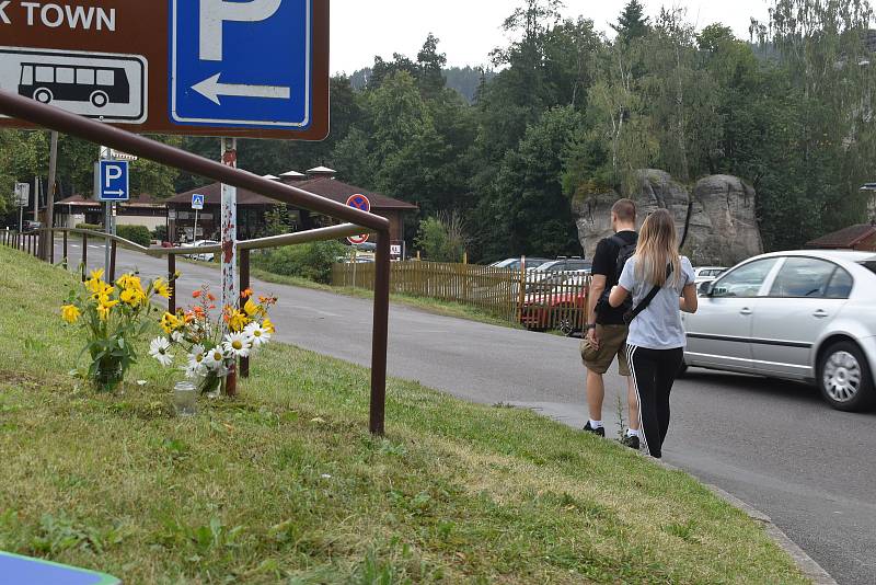 Místo tragédie připomíná v Adršpachu malý pomníček.