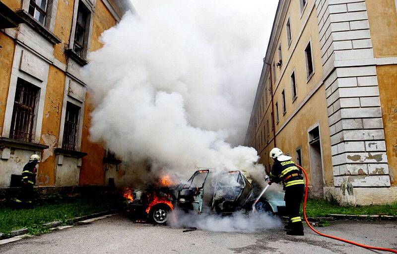 V Josefově na Náchodsku se v pondělí 24. května konalo cvičení pořádkových jednotek Policie ČR „Městské násilí 2010“.