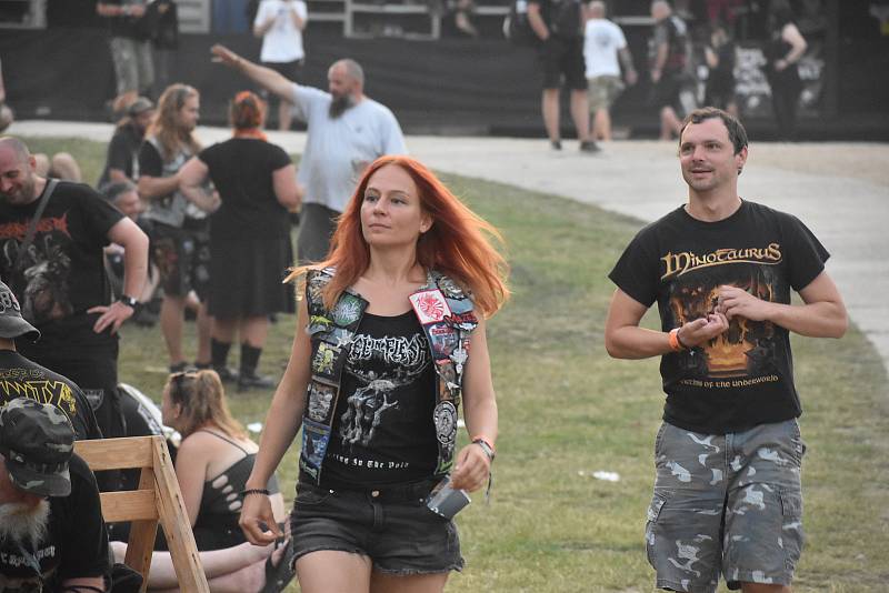 Pořadatelé už druhý rok po sobě museli sáhnout k "štíhlejší" variantě festivalu, což je vidět na návštěvnosti na první pohled nejen v samotném areálu, ale i v Josefově samotném.