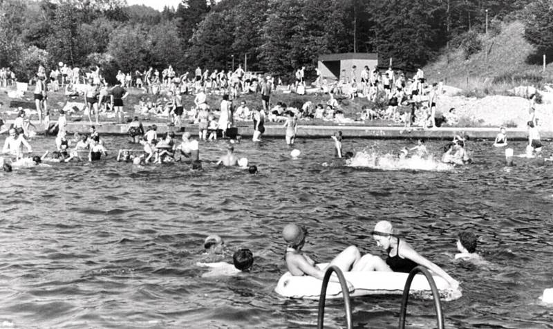 Novoměstké koupaliště v době jeho největší slávy navštívilo denně na 800 lidí. Foto: Archiv Jiřího Podolského