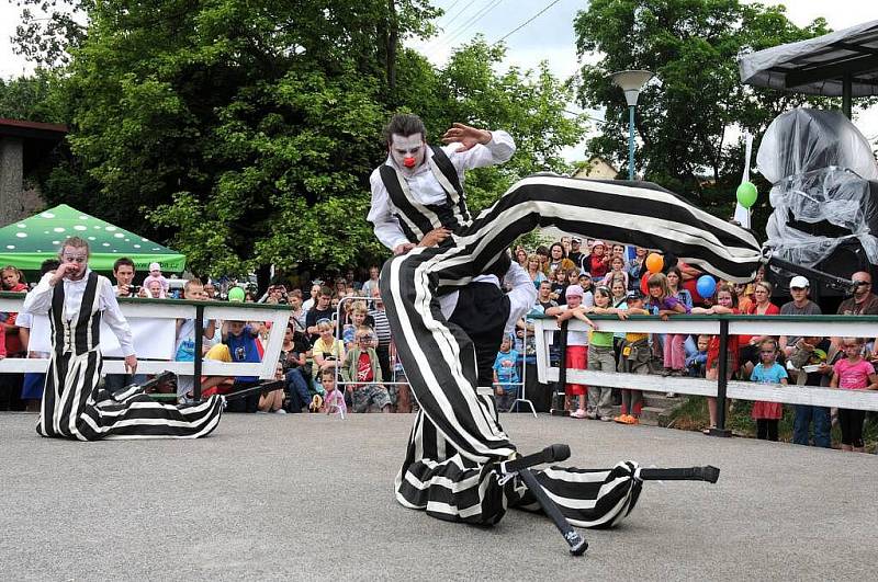 Dřevíčská lávka: do koupaliště padali z trakaře i z kola.